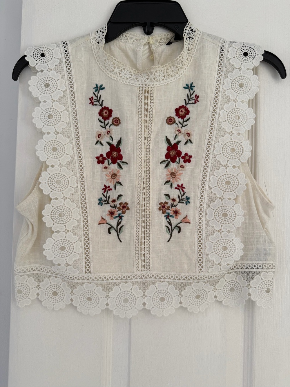 Forever 21 Ivory Embroidered Floral Lace-Trim Sleeveless Top